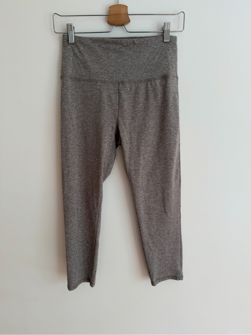 Zobha High Rise Cropped Leggings Heather Taupe Grey Performance Yoga Capri M